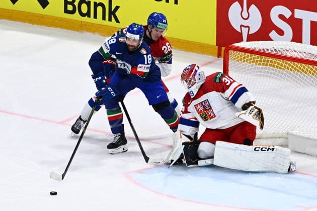L-R Nicholas Saracino (ITA), Jiri Tichacek (CZE) and goalkeeper Dominik Pavlat (CZE) in action during the 2026 IIHF World Championship, WM, Weltmeisterschaft Group B, match Czechia vs Italy, Fribourg, Switzerland, on May 20, 2026. (CTKxPhoto RadekxPetrasek) CTKPhotoP2026052008135  CTKPhotoP2026052008135
