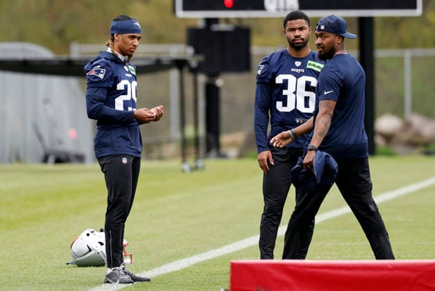 FOXBOROUGH, MA - MAY 09: Channing Canada 29 of the New England Patriots and Kenneth Harris 36 of the New England Patriots with New England Patriots cornerbacks coach Justin Hamilton during New England Patriots rookie camp on May 9, 2026, at Gillette Stadium in Foxborough, Massachusetts. (Photo by Fred Kfoury III Icon Sportswire) NFL, American Football Herren, USA MAY 09 New England Patriots Workout EDITORIAL USE ONLY Icon482260509046