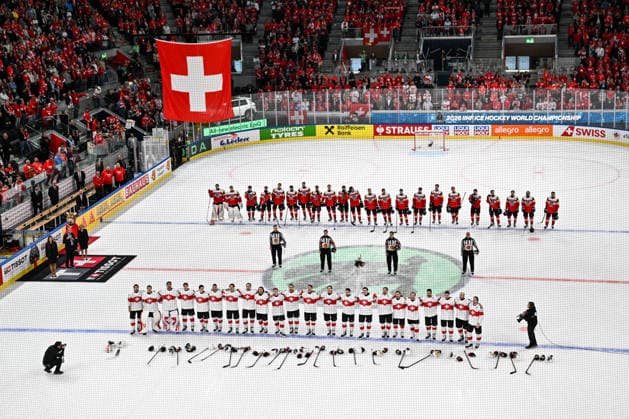 ZURICH, SWITZERLAND MAY 20 Switzerland celebrate the victory during the national anthem during the 2026 IIHF Ice Hockey World Championship Switzerland game between Austria and Switzerland at Swiss Life Arena on May 20, 2026 in Zurich, Zurich Zurich Swiss Life Arena Zurich Switzerland Copyright: xJustPictures.ch AndreaxBrancax jp-en-EuSpIm-JP7_ANB_Aut_Swi_20052026_7508