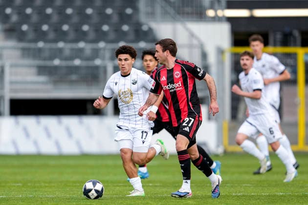 v li Yanis Outman SVS, 17 , Mario Götze SGE, 27 , Action, Action, Match scene, 20 05 2026, Sandhausen Germany , Soccer, Anniversary match, SV Sandhausen Eintracht Frankfurt xozx