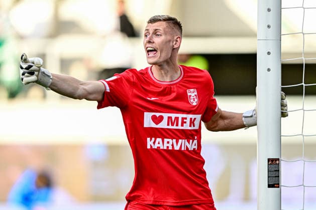 Finale ceskeho fotbaloveho poharu MOL Cupu: FK Jablonec - MFK Karvina, 20. kvetna 2026, Hradec Kralove. Brankar Vladimir Neuman z Karvine. (CTKxPhoto DavidxTanecek) CTKPhotoP2026052009178  CTKPhotoP2026052009178