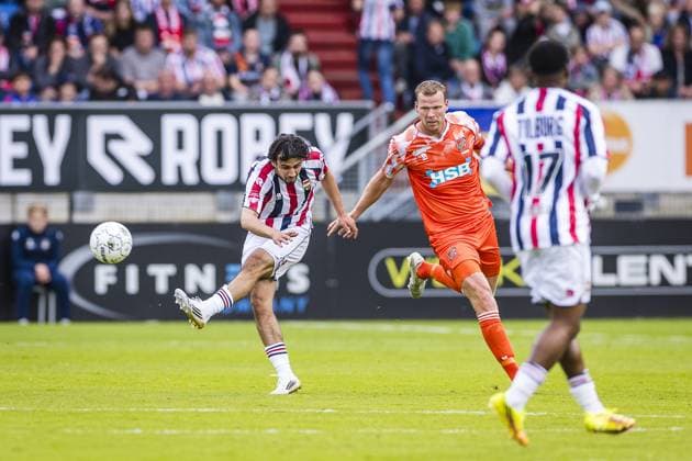 TILBURG , 20-05-2026 , Koning Willem II Stadium , season 2025 - 2026 , Dutch Keuken Kampioen Divisie football , First leg of the Keuken Kampioen Play-Offs final , match between Willem II and FC Volendam , picture shows Willem II player Nathan Tjoe A On , Volendam player Henk Veerman Willem II - Volendam (play off)  x203843192x Copyright: