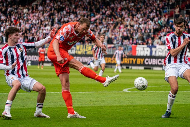 2026-05-20 Willem II v FC Volendam - Dutch Keuken Kampioen Divisie Play-Offs TILBURG, NETHERLANDS - MAY 20: Henk Veerman of FC Volendam shoots during the Dutch Keuken Kampioen Divisie Play-Offs match between Willem II and FC Volendam at Koning Willem II Stadion on May 20, 2026 in Tilburg, Netherlands. Tilburg Koning Willem II Stadion Netherlands Content not available for redistribution in The Netherlands directly or indirectly through any third parties. Copyright: xGabrielxCalvinoxAlonsox