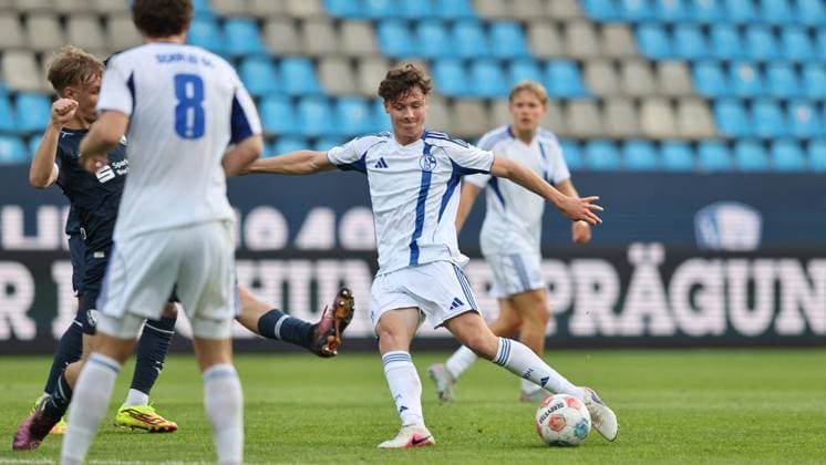 Final U19 Westfalenpokal VfL Bochum FC Schalke 04 FOR EDITORIAL PURPOSES ONLY p Lasse Deutschbein FC Schalke 04 shoots during the U19 Westfalenpokal Final between VfL Bochum and FC Schalke 04 on May 20, 2026 at Vonovia Ruhrstadion in Bochum Germany Nordrhein Westfalen Bochum Copyright ChristofxKöpsel Copyright: ChristofxKöpsel doc85xiy3wq75z1lxkjg51 ,EDITORIAL USE ONLY Copyright: ChristofxKöpsel