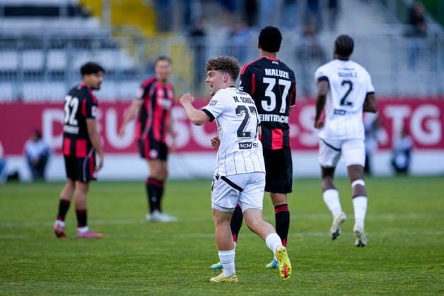 Goalscorer Marvin Schulz SVS, 27 , player of SV Sandhausen SVS , cheers about the goal to 2 1, cheer, cheer, goal celebration, celebrate the goal, goal, celebration, cheers about the goal, rejoicing, joy, rejoices, optimistic, positive, game scene, highlight, single picture, single photo, action, action, 20 05 2026, Sandhausen Germany , football, anniversary match, SV Sandhausen Eintracht Frankfurt xozx