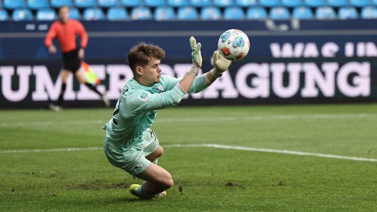 Final U19 Westfalenpokal VfL Bochum FC Schalke 04 FOR EDITORIAL PURPOSES ONLY p Thees Janusch VfL Bochum parries a ball during the U19 Westfalenpokal Final between VfL Bochum and FC Schalke 04 on May 20, 2026 at Vonovia Ruhrstadion in Bochum Germany North Rhine-Westphalia Bochum Copyright ChristofxKöpsel Copyright: ChristofxKöpsel doc85xj3mpcgur19to8tvzf ,EDITORIAL USE ONLY Copyright: ChristofxKöpsel