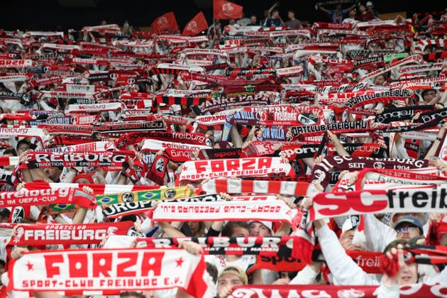 20 05 2026, xrekx, Football Europa League Final 2026, SC Freiburg Aston Villa v l Fans, Spectators, Scarves, Flags, Emotions DFL DFB REGULATIONS PROHIBIT ANY USE OF PHOTOGRAPHS as IMAGE SEQUENCES and or QUASI VIDEO Istanbul