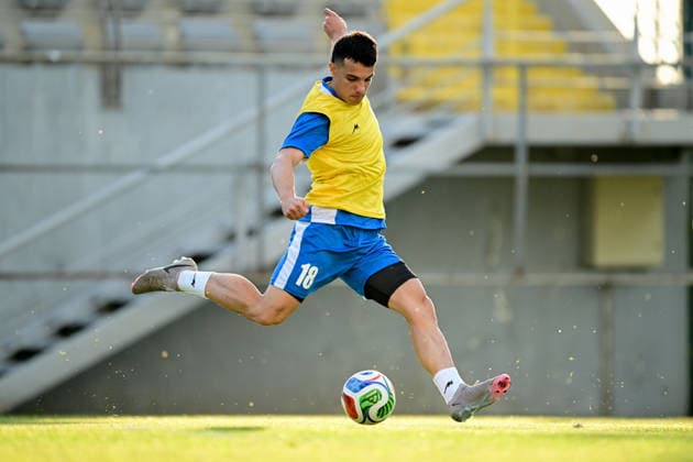 Iranian national football team s training ANTALYA, TURKIYE - MAY 20: Amirhossein Hosseinzadeh (18) takes part in the training of Iran s national football team ahead of the 2026 FIFA World Cup, WM, Weltmeisterschaft, Fussball which will be held in the United States, Canada and Mexico, in Antalya, Turkiye on May 20, 2026. The team held an evening training session at the Titanic Sports Complex under head coach Amir Ghalenoei. In the mostly media-open session, players carried out warm-up exercises followed by coordination, agility, and small-sided passing drills. Orhan Cicek Anadolu Antalya Turkey. Editorial use only. Please get in touch for any other usage.  Copyright: x2026xAnadoluxOrhanxCicekx