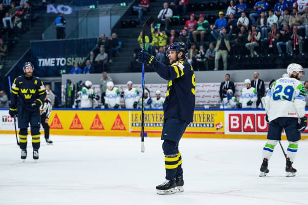 260520 Jacob De La Rose of Sweden celebrating scoring the 2 0 goal during the 2026 IIHF Ice Hockey World Championship between Sweden and Slovenia on May 20, 2026 in Fribourg Photo Jesper Zerman BILDBYRAN kod JZ JZ0722 ishockey ice hockey ishockey vm 2026 vm 2026 iihf world championship sverige sweden slovenia bbeng bbauto jubel  Copyright: JESPERxZERMAN BB260520JZ081