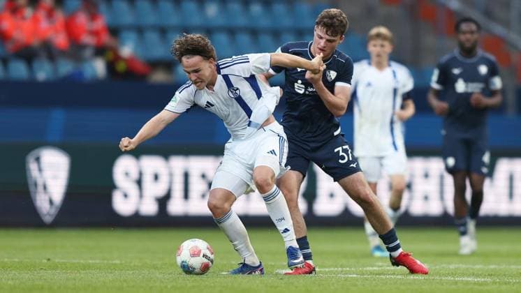 Final U19 Westfalenpokal VfL Bochum FC Schalke 04 FOR EDITORIAL PURPOSES ONLY p L R Ben Weber FC Schalke 04 in a duel with Moritz Göttlicher VfL Bochum during the U19 Westfalenpokal Final between VfL Bochum and FC Schalke 04 on May 20, 2026 at Vonovia Ruhrstadion in Bochum Germany Nordrhein Westfalen Bochum Copyright ChristofxKöpsel Copyright: ChristofxKöpsel doc85xjl7qbksz1ekqa7g51 ,EDITORIAL USE ONLY Copyright: ChristofxKöpsel