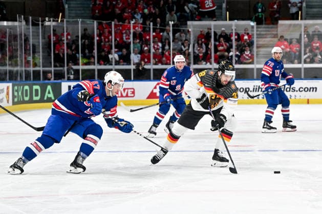 ZURICH, SWITZERLAND MAY 20 Paul Cotter of United States and Fabio Wagner of Germany in a battle for the puck during the 2026 IIHF Ice Hockey World Championship Switzerland game between USA and Germany at Swiss Life Arena on May 20, 2026 in Zurich, Zurich Zurich Swiss Life Arena Zurich Switzerland Switzerland Copyright: xJustPictures.ch AndreaxBrancax jp-en-EuSpIm-JP7_ANB_USA_Ger_20052026_7895