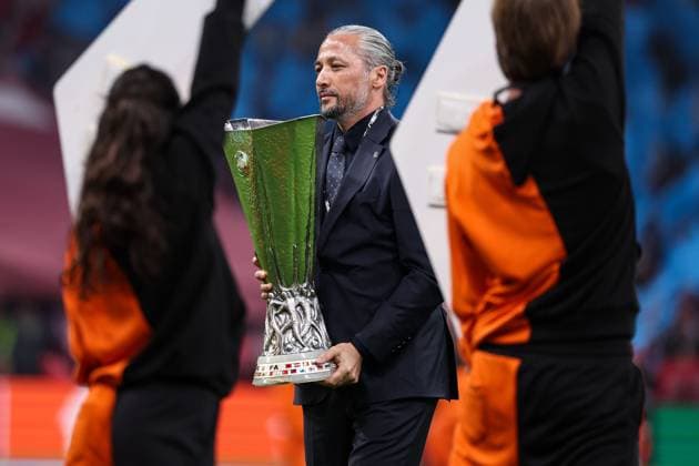 Europa League trophy brought out ahead of kick off SC Freiburg v Aston Villa, UEFA Europa League, Final, Football, Besiktas Park, Istanbul, Turkiye - 20 May 2026Istanbul Besiktas Park United Kingdom EDITORIAL USE ONLY No use with unauthorised audio, video, data, fixture lists, club league logos or live services. Online in-match use limited to 120 images, no video emulation. No use in betting, games or single club league player publications. Copyright: xRaddadxJebarah Shutterstockx 16883158q