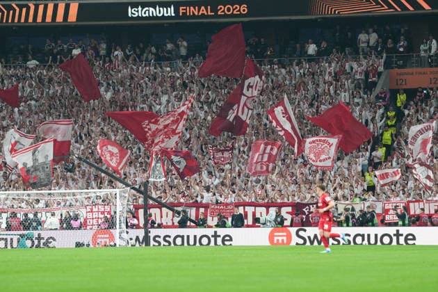 Fans, Ultras in the curve, Fan curve support their team, Flags, Scarf, Support, All in white , Turkey, Football, UEFA Europa League, Final, 2025 2026, SC Freiburg vs Aston Villa, 20 05 2026, TüpraÅü Stadium, BeÅüiktaÅü Park, Istanbul Istanbul TüpraÅü Stadium, BeÅüiktaÅü Par Istanbul Turkey Copyright: xArnexAmbergx