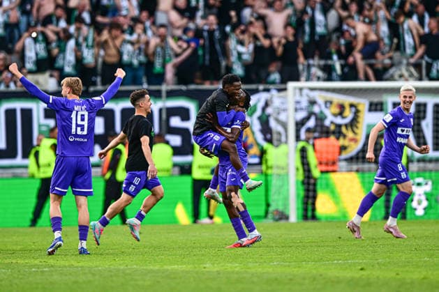 Finale ceskeho fotbaloveho poharu MOL Cupu: FK Jablonec - MFK Karvina, 20. kvetna 2026, Hradec Kralove. Hraci Karvine slavi vyhrane utkani. (CTKxPhoto DavidxTanecek) CTKPhotoP2026052010053  CTKPhotoP2026052010053