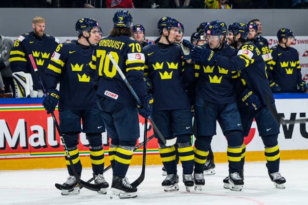 260520 Robert Hägg, Anton Frondell, Oscar Sundqvist, Simon Holmström, and Oliver Ekman Larsson of Sweden celebrating the 4 0 goal during the 2026 IIHF Ice Hockey World Championship between Sweden and Slovenia on May 20, 2026 in Fribourg Photo Jesper Zerman BILDBYRAN kod JZ JZ0722 ishockey ice hockey ishockey vm 2026 vm 2026 iihf world championship sverige sweden slovenia bbeng bbauto jubel  Copyright: JESPERxZERMAN BB260520JZ094