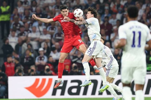 20.05.2026 - SOCCER - 2025-2026 UEFA EUROPA LEAGUE FINAL, SC Freiburg vs Aston Villa Igor Matanovic of SC Freiburg and Victor Lindelof of Aston Villa in aerial duel ISTANBUL ISTANBUL, BESIKTAS PARK TÜPRAS STADIUM BESIKTAS PARK TÜPRAS STADIUM TÜRKIYE