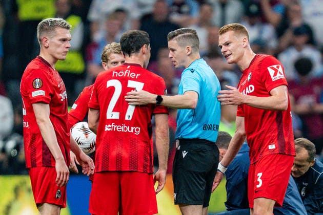 20 05 2026, SC Freiburg vs Aston Villa, UEFA Europa League Final, Final Matchday Foul on Vincenzo Grifo SC Freiburg, 32 Philipp Lienhart SC Freiburg, 3 Matthias Ginter SC Freiburg, 28 Nicolas Höfler SC Freiburg, 23 Copyright: xBahhoxKarax