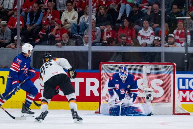 ZURICH, SWITZERLAND - MAY 20: Frederick Tiffels (Germany, 95) scoring the 2:2 against Devin Cooley (United States, 1) during the Preliminary Round - Group A Match 27 between United States and Germany at the IIHF Ice hockey, Eishockey World Championship, WM, Weltmeisterschaft 2026, Swiss Life Arena on May 20, 2026 in Zurich, Switzerland. Zurich Switzerland Copyright: xTimoxSteinx