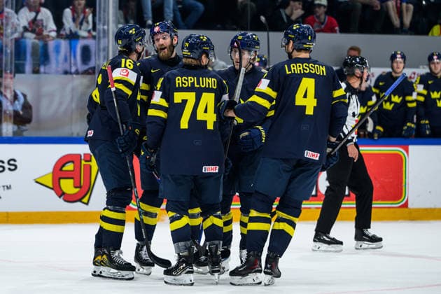 260520 Mattias Ekholm, Anton Frondell, Rasmus Asplund, Simon Holmström, and Jacob Larsson of Sweden celebrating the 6 0 goal during the 2026 IIHF Ice Hockey World Championship between Sweden and Slovenia on May 20, 2026 in Fribourg Photo Jesper Zerman BILDBYRAN kod JZ JZ0722 ishockey ice hockey ishockey vm 2026 vm 2026 iihf world championship sverige sweden slovenia bbeng bbauto jubel  Copyright: JESPERxZERMAN BB260520JZ102