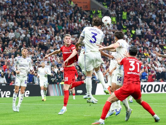 May 20, 2026, Istanbul, Besiktas, ToÂ¼rkiye: Victor Lindelof of Aston Villa During the football match between Aston Villa vs Freiburg valid for the UEFA Europa League Final, on 20 05 2026 at the Vodafone Arena stadium in Istanbul Istanbul Türkiye - ZUMAs236 20260520_aap_s236_040 Copyright: xFabioxSassox