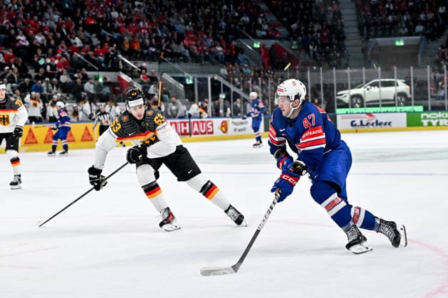 ZURICH, SWITZERLAND MAY 20 Paul Cotter of United States skates down the ice chased by Moritz Seider of Germany during the 2026 IIHF Ice Hockey World Championship Switzerland game between USA and Germany at Swiss Life Arena on May 20, 2026 in Zurich, Zurich Zurich Swiss Life Arena Zurich Switzerland Copyright: xJustPictures.ch AndreaxBrancax jp-en-EuSpIm-JP7_ANB_USA_Ger_20052026_8879
