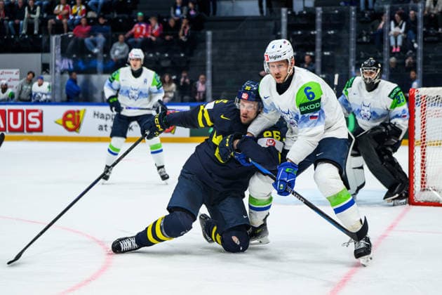 260520 Jacob De La Rose of Sweden and Miha Stebih of Slovenia during the 2026 IIHF Ice Hockey World Championship between Sweden and Slovenia on May 20, 2026 in Fribourg Photo Jesper Zerman BILDBYRAN kod JZ JZ0722 ishockey ice hockey ishockey vm 2026 vm 2026 iihf world championship sverige sweden slovenia bbeng bbauto  Copyright: JESPERxZERMAN BB260520JZ108