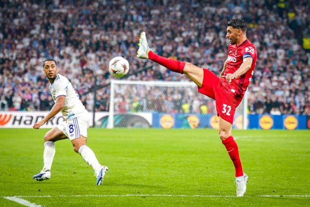 Turkey Football UEFA Europa League 2025 2026, Final in Istanbul SC Freiburg vs Aston Villa Tüpras Stadyumu Istanbul Vincenzo Grifo SC Freiburg, 32 Youri Tielemans Aston Villa, 8 Copyright: xJOERANxSTEINSIEKx