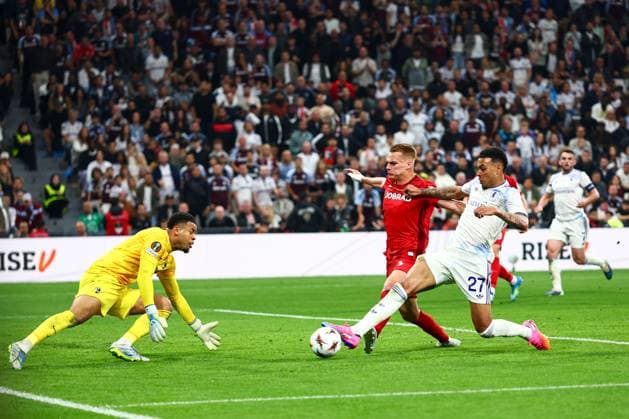 Morgan Rogers of Aston Villa scores a goal for their side to make it 3-0 SC Freiburg v Aston Villa, UEFA Europa League, Final, Football, Besiktas Park, Istanbul, Turkiye - 20 May 2026Istanbul Besiktas Park United Kingdom EDITORIAL USE ONLY No use with unauthorised audio, video, data, fixture lists, club league logos or live services. Online in-match use limited to 120 images, no video emulation. No use in betting, games or single club league player publications.  Copyright: xJamesxMarsh Shutterstockx 16883157db