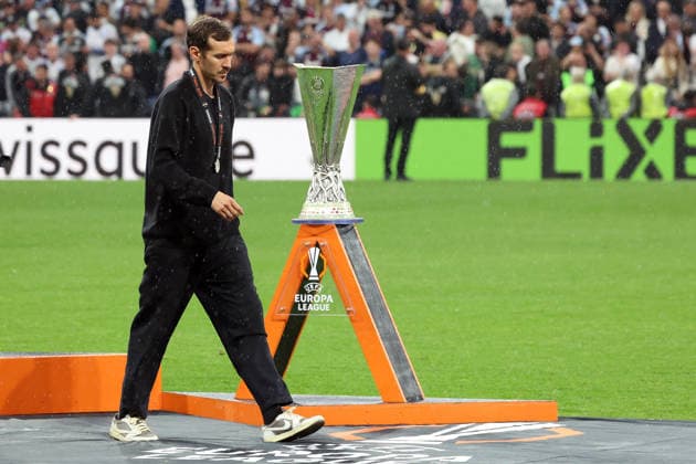 20 05 2026, xrekx, Football Europa League Final 2026, SC Freiburg Aston Villa v l Coach Julian Schuster SC Freiburg goes Disappointed, sad, frustrated, clueless, past the cup DFL DFB REGULATIONS PROHIBIT ANY USE OF PHOTOGRAPHS as IMAGE SEQUENCES and or QUASI VIDEO Istanbul