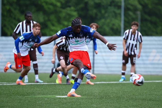 9 Kelvin Oluwasijibomi Ojo Hamburger SV U19 scores from the penalty spot to make it 2 0 Football I Juniors I Lotto Cup I 2025 2026 season I Semi-final I Hamburger SV U19 FC St Pauli U19 I 20 05 2026 I Alexander Otto Academy