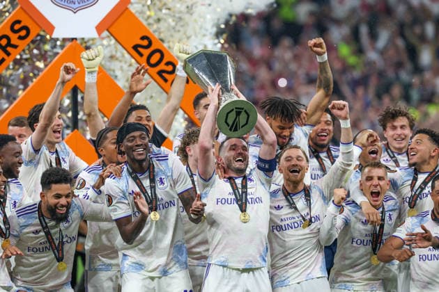 May 20, 2026, Istanbul, Besiktas, Turkey: Aston Villa players celebrate with the Europa League trophy during the Aston Villa vs Freiburg Champions Europa League 2026 final at the Vodafone Arena stadium. Aston Villa won 3-0. Istanbul Turkey - ZUMAs236 20260520_aap_s236_094 Copyright: xFabioxSassox
