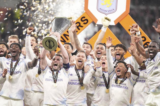 ISTANBUL, TURKEY - MAY 20: John McGinn of Aston Villa FC lifts up the trophy after the UEFA Europa League Final 2026 match between SC Freiburg and Aston Villa FC at Besiktas Park on May 20, 2026 in Istanbul, Turkey. (Photo by Alexandra Fechete Sports Press Photo) Copyright: xAlexandraxFechete SportsxPressxPhotox Sportspressphoto_SPR150743
