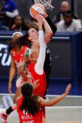 INDIANAPOLIS, IN - MAY 20: Portland Fire forward Bridget Carleton (6) goes up with her shot from the lane while defended by Indiana Fever guard Sophie Cunningham (8) during a WNBA, Basketball Damen, USA game between the Portland Fire and the Indiana Fever on May 20, 20, 2026 at Gainbridge Fieldhouse, in Indianapolis, IN. (Photo by Jeffrey Brown Icon Sportswire) WNBA: MAY 20 Portland Fire at Indiana Fever EDITORIAL USE ONLY Icon052026008
