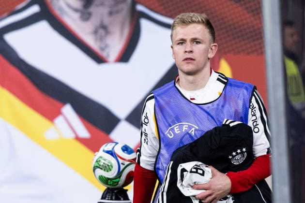 LEIPZIG, GERMANY - NOVEMBER 17: Jonathan Burkardt (Germany, 10) on his way to the bench before the FIFA World Cup, WM, Weltmeisterschaft, Fussball UEFA Qualifiers between Germany vs. Slovakia at Red Bull Arena on matchday 10 of the FIFA World Cup UEFA Qualifiers on November 17, 2025 in Leipzig, Germany. Saxony Germany Copyright: xSteffiexWunderlx
