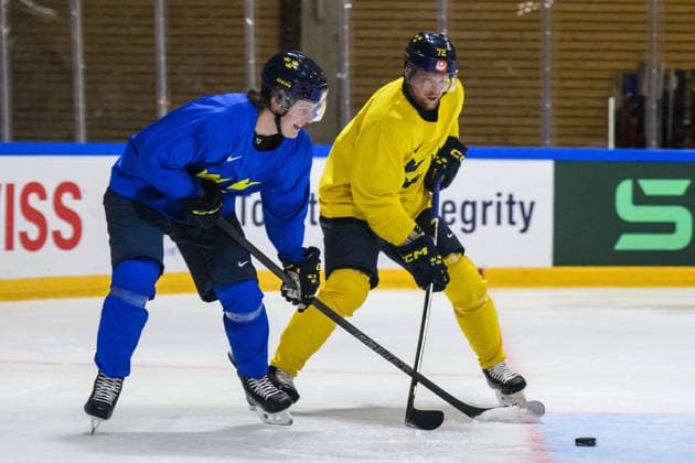 260521 Ivar Stenberg and Tim Heed of Sweden at a practice session during the 2026 IIHF Ice Hockey World Championship on May 21, 2026 in Fribourg Photo Jesper Zerman BILDBYRAN kod JZ JZ0723 ishockey ice hockey ishockey vm 2026 vm 2026 iihf world championship träning practice sverige sweden day 7 bbeng  Copyright: JESPERxZERMAN BB260521JZ022