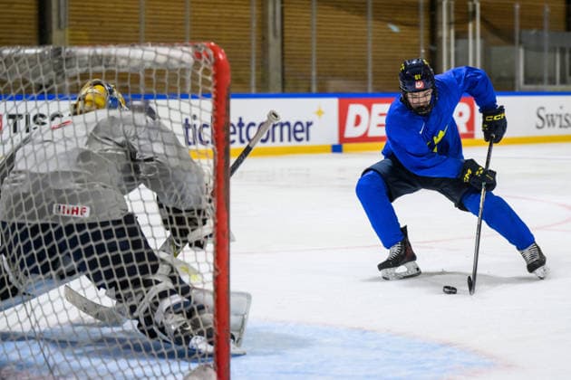 260521 Viggo Björck of Sweden at a practice session during the 2026 IIHF Ice Hockey World Championship on May 21, 2026 in Fribourg Photo Jesper Zerman BILDBYRAN kod JZ JZ0723 ishockey ice hockey ishockey vm 2026 vm 2026 iihf world championship träning practice sverige sweden day 7 bbeng  Copyright: JESPERxZERMAN BB260521JZ026