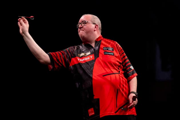 2026 BetMGM Premier League Darts, Night 16, Sheffield Stephen Bunting throws during the 2026 BetMGM Premier League Darts, Night 16 at the Utilita Arena, Sheffield, England on 21 May 2026 Credit: Alex Young Every Second Media Editorial use only. All images are copyright Every Second Media Limited. No images may be reproduced without prior permission. Copyright: xIMAGO EveryxSecondxMediax ESM-2003-0007 AlexxYoungx xEveryxSecondxMediax