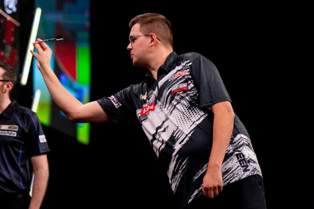 2026 BetMGM Premier League Darts, Night 16, Sheffield Gian van Veen throws during the 2026 BetMGM Premier League Darts, Night 16 at the Utilita Arena, Sheffield, England on 21 May 2026 Credit: Alex Young Every Second Media Editorial use only. All images are copyright Every Second Media Limited. No images may be reproduced without prior permission. Copyright: xIMAGO EveryxSecondxMediax ESM-2003-0023 AlexxYoungx xEveryxSecondxMediax