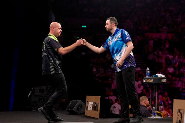 2026 BetMGM Premier League Darts, Night 16, Sheffield Michael van Gerwen and Luke Humphries fist bump during the 2026 BetMGM Premier League Darts, Night 16 at the Utilita Arena, Sheffield, England on 21 May 2026 Credit: Alex Young Every Second Media Editorial use only. All images are copyright Every Second Media Limited. No images may be reproduced without prior permission. Copyright: xIMAGO EveryxSecondxMediax ESM-2003-0050 AlexxYoungx xEveryxSecondxMediax