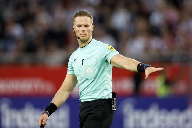 UTRECHT - referee Jannick van der Laan during the Conference League play-off match between FC Utrecht and sc Heernveen at Galgenwaard Stadium on 21 May 2026 in Utrecht, the Netherlands. BART STOUTJESDIJK ANP play-offs Conference League 2025-2026 xVIxANPxSportx xxANPxIVx 558984231 originalFilename: 558984231.jpg