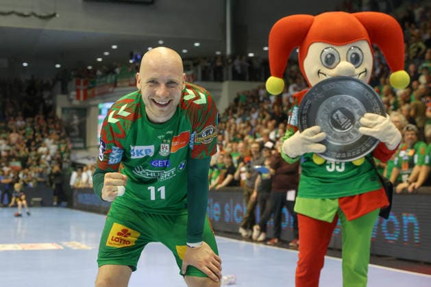 21 05 2026, xtgx, handball, Daikin HBL, SC Magdeburg SG Flensburg Handewitt v l Daniel Pettersson Magdeburg, 11 cheers for title win, championship, German champion, jubilates, celebration Magdeburg