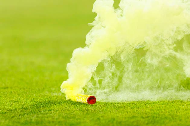 Penarol v Corinthians - Copa CONMEBOL Libertadores Montevideo, Uruguay - May 20: Penarol fans launch flares during the Copa CONMEBOL Libertadores match between Penarol and Corinthians at Campeon Del Siglo Stadium on May 21, 2026 in Montevideo, Uruguay. Joaquin Aineseder Latin Images Montevideo Campeon del Siglo Stadium Uruguay Copyright: xLatinxSportxImagesx