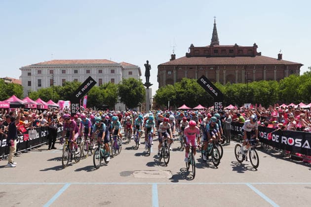 Start the race during Stage 13 of the Giro d™Italia, from Alessandria to Verbania, Italy, Friday, May 22, 2026.  Copyright: xMassimoxPaolone LaPressex