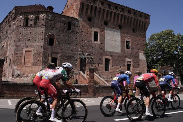 The pack rides during Stage 13 of the Giro d™Italia, from Alessandria to Verbania, Italy, Friday May 22, 2026.  Copyright: xMarcoxAlpozzi LaPressex