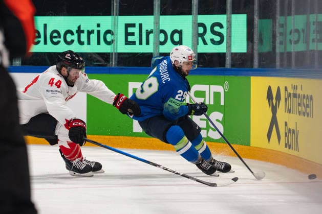 FRIBOURG, FRIBOURG - MAY 22: Morgan Rielly of Canada battles with Aleksandar Magovac of Slovenia during the 2026 IIHF World Championship, WM, Weltmeisterschaft Preliminary Round Group B match between Canada and Slovenia at BCF Arena on May 22, 2026 in Fribourg, Fribourg, Switzerland. Copyright: xLivioxBaeriswylx xSPPx Sportspressphoto_SPR151819