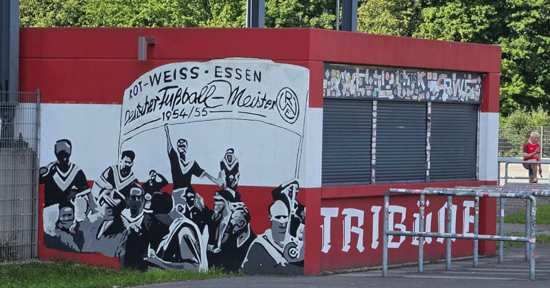 22 05 2026 Soccer season 2025 2026 Relegation 2 Soccer Bundesliga first leg Rot Weiss Essen RWE SpVgg Greuther Fürth Kleeblatt Sportfoto Zink xwoxzix DFL regulations prohibit any use of photographs as image sequences and or quasi video only for editorial use Feature Impression Symbolbild Symbol photo Stadion an der Hafenstraße Kassenhäuschen