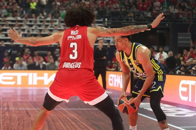 EuroLeague Final Four: Olympiacos vs Fenerbahce Beko ATHENS, GREECE - MAY 22: Wade Baldwin (2) of Fenerbahce Beko in action against Tyson Ward (3) of Olympiacos during the EuroLeague Final Four match between Olympiacos vs Fenerbahce Beko at OAKA Arena in Athens, Greece, on May 22, 2026. Ayhan Mehmet Anadolu Athens Greece. Editorial use only. Please get in touch for any other usage.  Copyright: x2026xAnadoluxAyhanxMehmetx