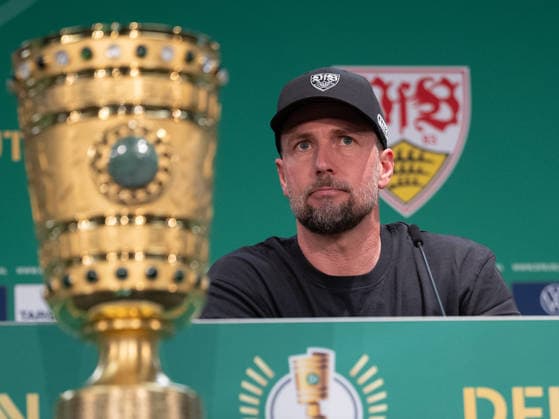 Press conference, Sebastian Hoeness VfB Stuttgart, head coach, coach GER, final training and press conference on the day before the DFB Cup final, FC Bayern Muenchen vs VfB Stuttgart, football, men, DFB Cup, final, season 2025 2026, 22 05 2026, DFL DFB REGULATES PROHIBIT ANY USE OF PHOTOGRAPHS AS IMAGE SEQUENCES AND OR QUASI VIDEO, GER, Final training and press conference on the day before the DFB Cup final, FC Bayern Muenchen vs VfB Stuttgart, Football, Men, DFB Cup, Final, Season 2025 2026, 22 05 2026 Berlin Copyright: xEibner-Pressefoto WolfgangxFrankx EP_WFK