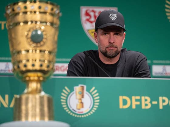 Press conference, Sebastian Hoeness VfB Stuttgart, head coach, coach GER, final training and press conference on the day before the DFB Cup final, FC Bayern Muenchen vs VfB Stuttgart, football, men, DFB Cup, final, season 2025 2026, 22 05 2026, DFL DFB REGULATES PROHIBIT ANY USE OF PHOTOGRAPHS AS IMAGE SEQUENCES AND OR QUASI VIDEO, GER, Final training and press conference on the day before the DFB Cup final, FC Bayern Muenchen vs VfB Stuttgart, Football, Men, DFB Cup, Final, Season 2025 2026, 22 05 2026 Berlin Copyright: xEibner-Pressefoto WolfgangxFrankx EP_WFK