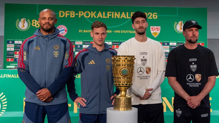 Press conference, from left Vincent Kompany FC Bayern Muenchen, head coach, trainer , Joshua Kimmich FC Bayern Muenchen, 06 , Atakan Karazor VfB Stuttgart, 16 , Sebastian Hoeness VfB Stuttgart, head coach, trainer , Cup GER, Final training and press conference on the day before the DFB Cup final, FC Bayern Muenchen vs VfB Stuttgart, Football, Men, DFB Cup, Final, Season 2025 2026, 22 05 2026, DFL DFB REGULATIONS PROHIBIT ANY USE OF PHOTOGRAPHS AS IMAGE SEQUENCES AND OR QUASI VIDEO, GER, Final training and press conference on the day before the DFB Cup final, FC Bayern Muenchen vs VfB Stuttgart, Football, Men, DFB Cup, Final, Season 2025 2026, 22 05 2026 Berlin Copyright: xEibner-Pressefoto WolfgangxFrankx EP_WFK